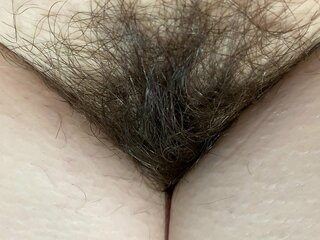Intenso primer plano de mi coño peludo en video de alta definición para entusiastas del fetiche peludo