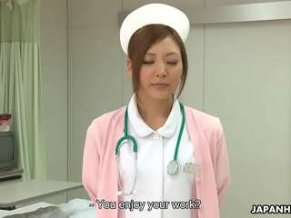 Japonês enfermeira goza áspero buceta batendo e fica cheio de porra