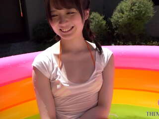 Pasha en la piscina: Una nena japonesa desinhibida y bañada por el sol [PPMN-088]