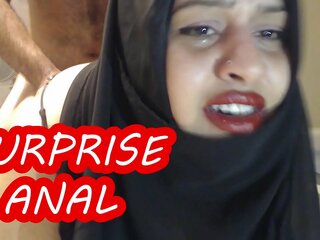 Muslimské hidžáb amatérské dostane drsné překvapení v její zadek